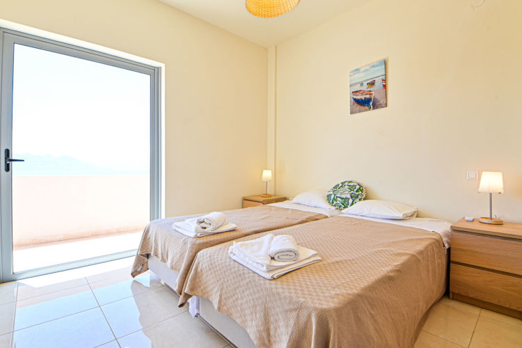 Aegina-Sunset-Villa-Calypso-Aegina-by-Upgreat-Hospitality-twin-beds